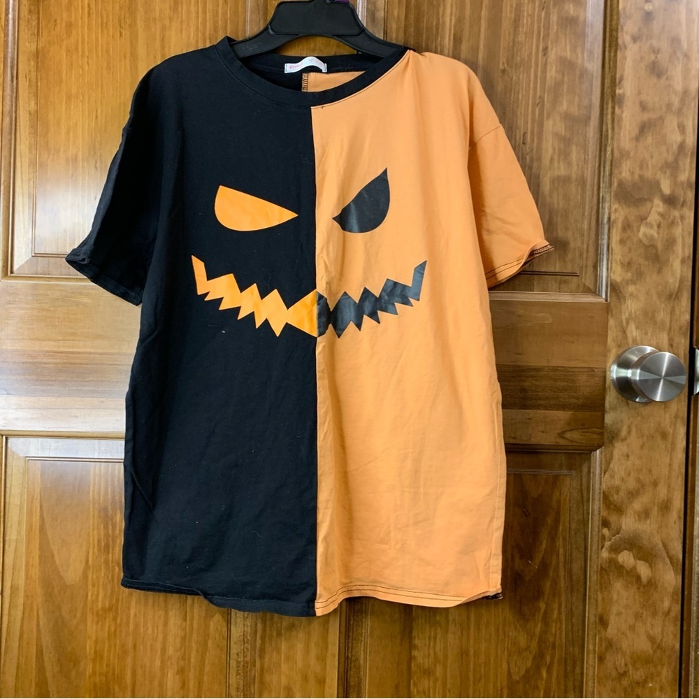 Women’s size small Romwe Halloween pumpkin two toned orange and black tee